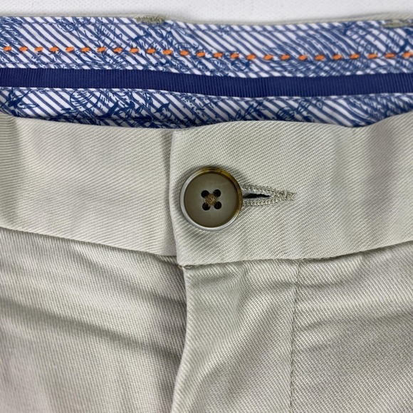 Tommy Bahama Shorts Mens 34 Beige Stretch Chino Flat Front Island 9 Inseam - Picture 2 of 10